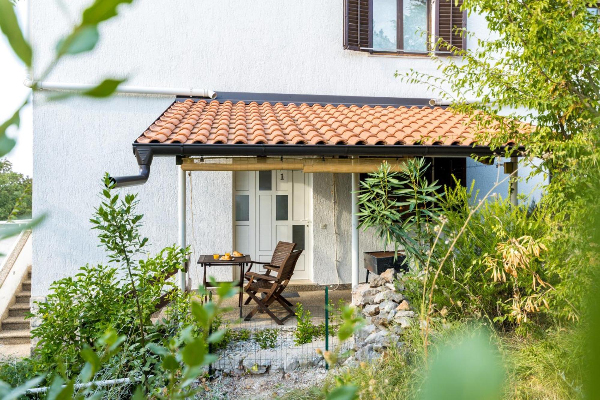 Apartment Iskra By El-Pi Tours Njivice Exterior foto